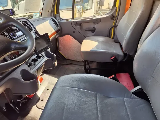 2019 FREIGHTLINER/MERCEDES M2 106