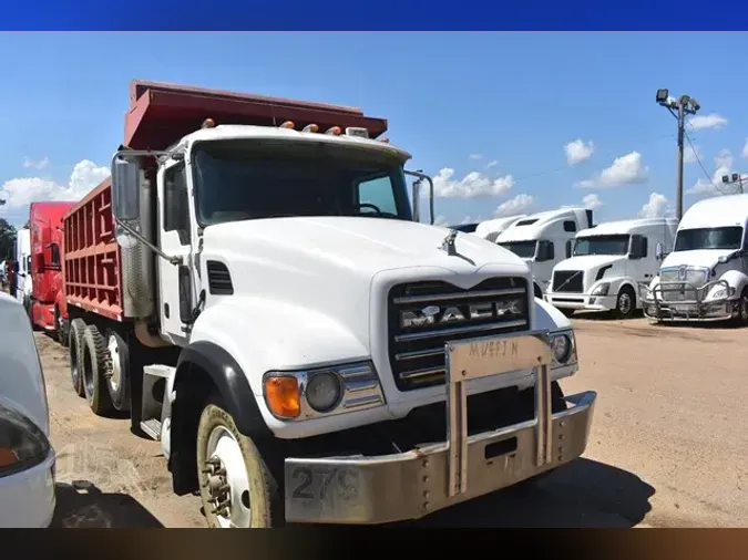 2004 MACK GRANITE CV713