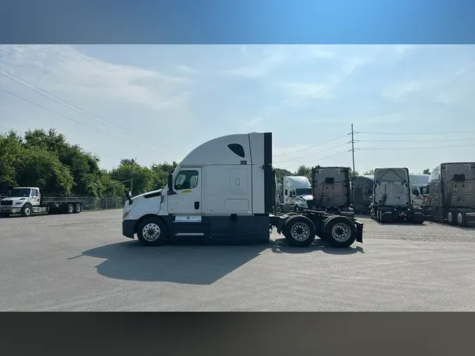 2021 Freightliner Cascadia 126