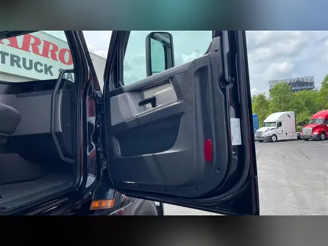 2022 FREIGHTLINER CA126