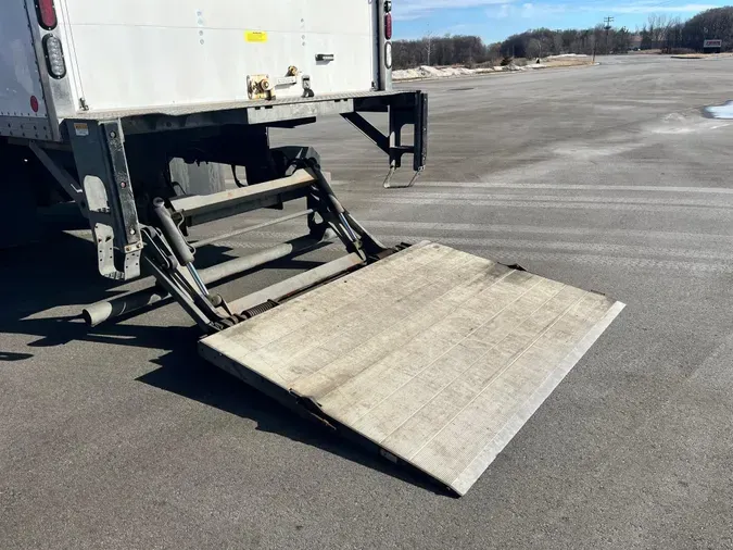 2021 Freightliner M2 106