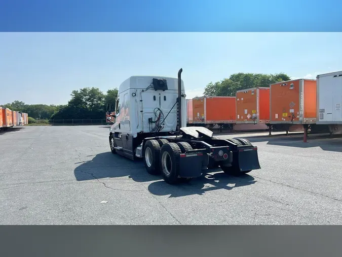 2021 Freightliner Cascadia 126