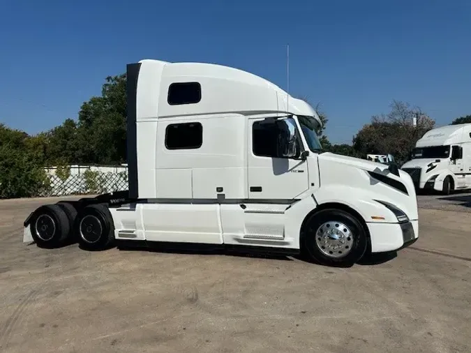 2022 VOLVO VNL64T860