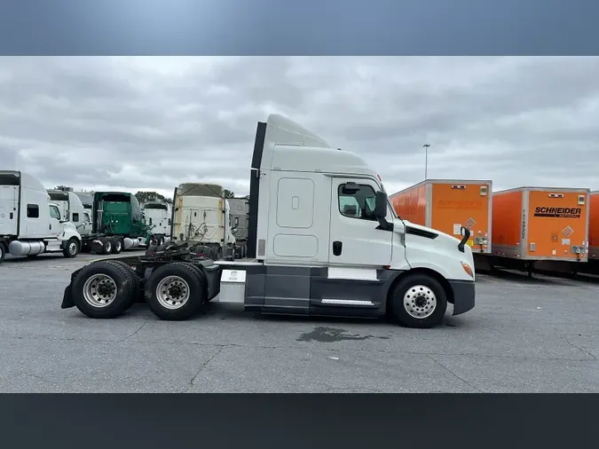 2020 Freightliner Cascadia 126