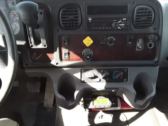 2017 FREIGHTLINER M2 106