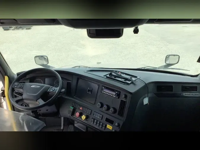 2023 Freightliner Cascadia