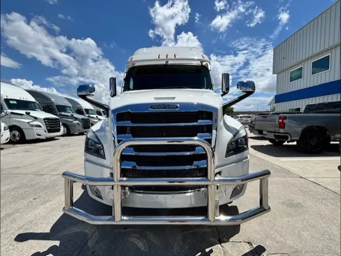 2023 Freightliner Cascadia 126