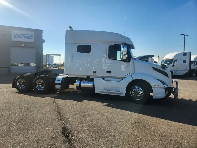 2020 VOLVO VNL64T740