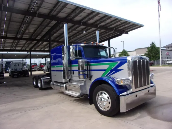 2023 Peterbilt 389