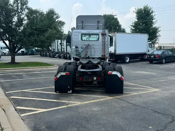 2019 VOLVO VNR64T 300