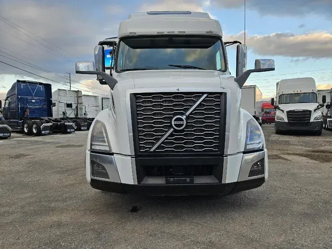 2021 VOLVO VNL64T760