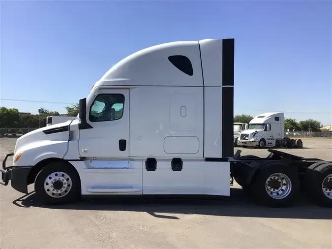 2021 FREIGHTLINER CA126