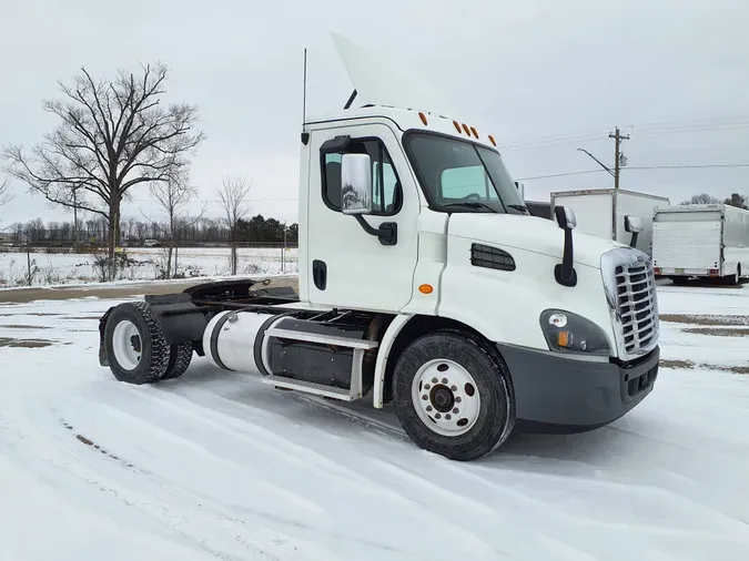 2016 FREIGHTLINER/MERCEDES CASCADIA 113