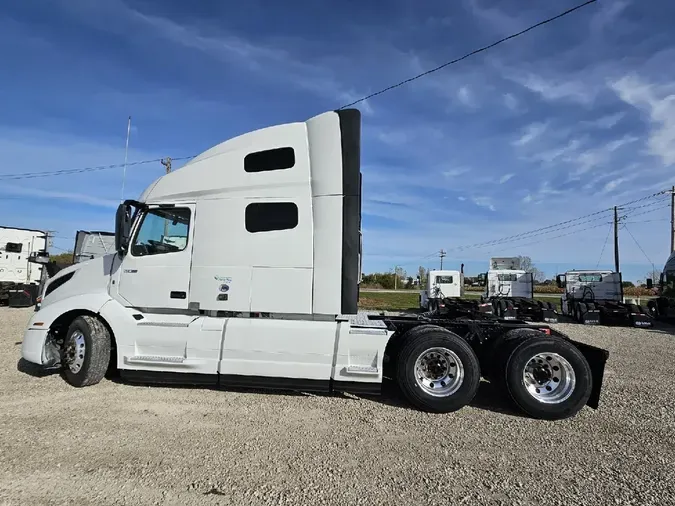 2022 VOLVO VNL64T760