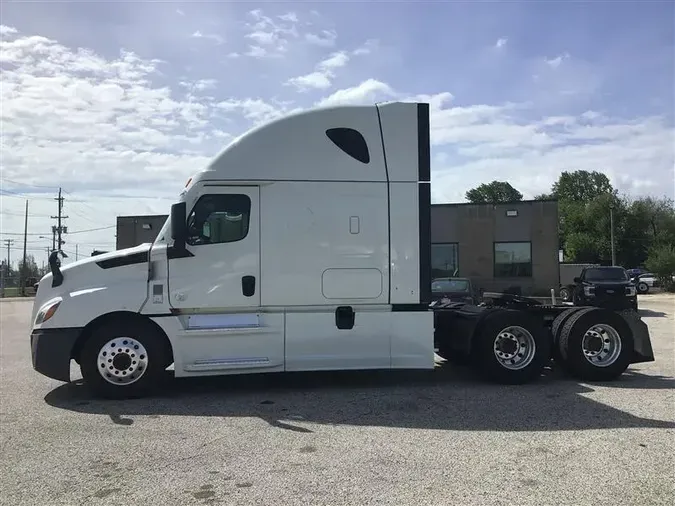 2021 FREIGHTLINER CA126
