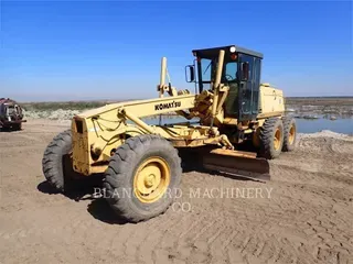 2000 Komatsu GD530A