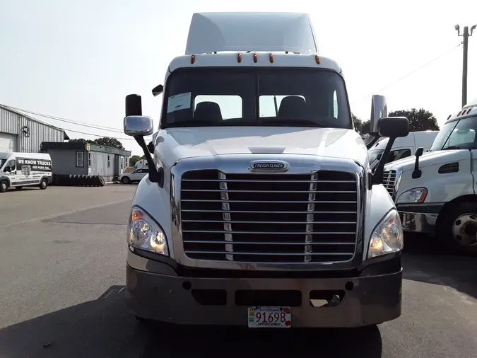 2016 FREIGHTLINER/MERCEDES CASCADIA 113