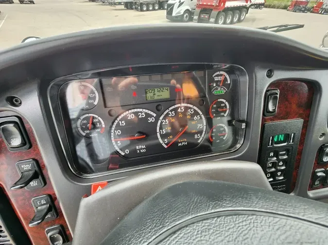 2016 FREIGHTLINER M2106