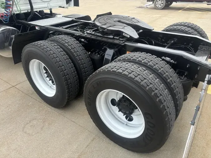 2019 Freightliner Cascadia 126