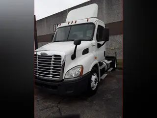 2015 FREIGHTLINER/MERCEDES CASCADIA 113