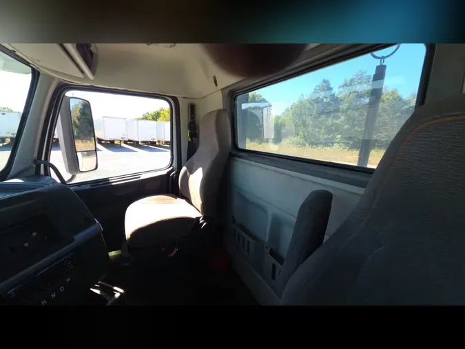 2019 Volvo VNL300