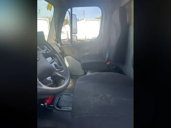 2020 FREIGHTLINER/MERCEDES M2 106
