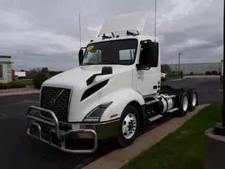 2020 VOLVO VNL64T-300