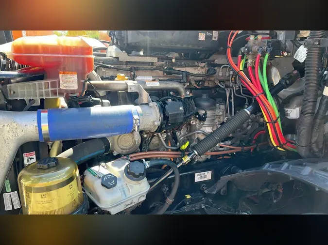 2020 Freightliner Cascadia 126