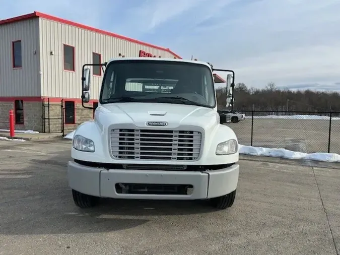 2017 Freightliner M2 106