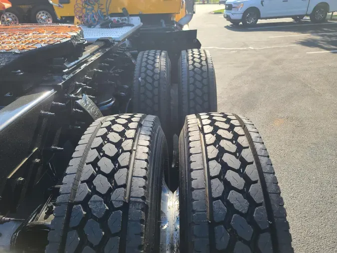 2020 Peterbilt 5673d53b4996f9ecc799158cf06a20506c4