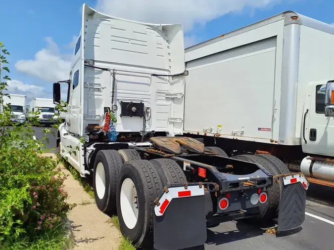 2019 VOLVO VNL64T-760