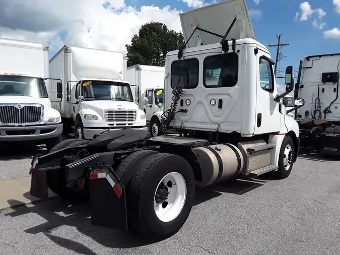 2020 FREIGHTLINER NEW CASCADIA 126
