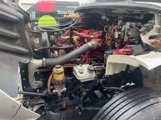 2018 FREIGHTLINER M2 106