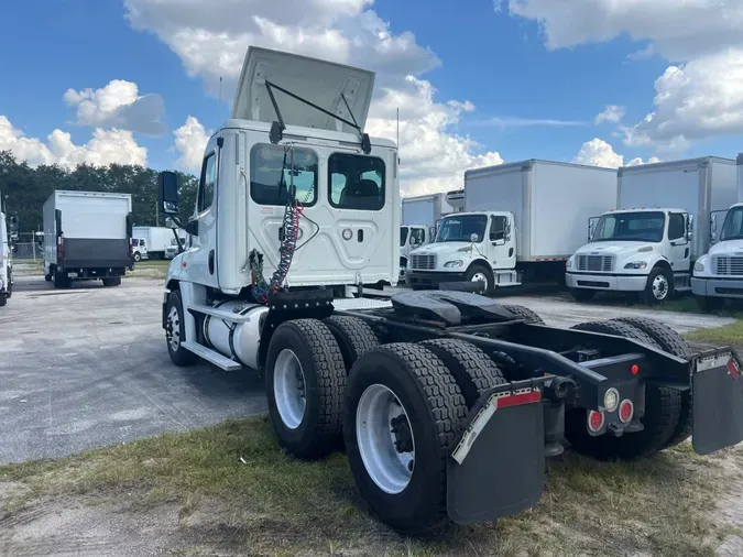 2018 FREIGHTLINER/MERCEDES CASCADIA 125