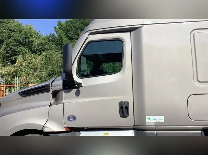 2022 Freightliner Cascadia 126