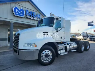 2018 MACK CXU613