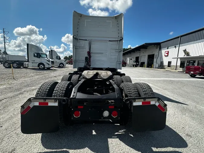 2020 Volvo VNL64T760