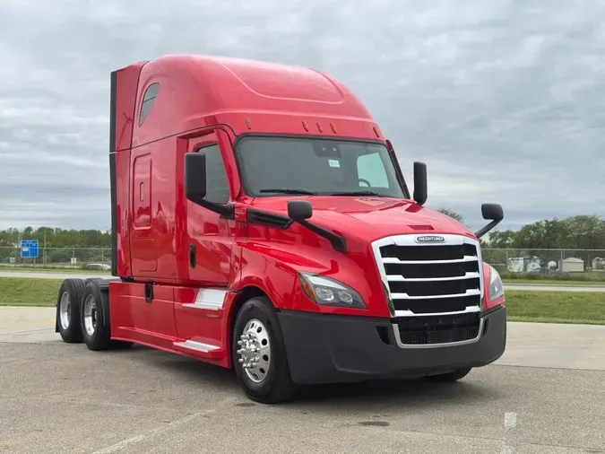 2022 FREIGHTLINER Cascadia 126