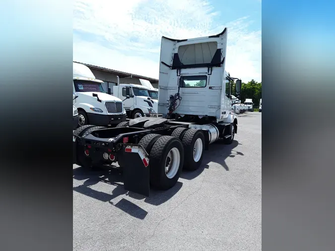 2018 VOLVO VNL64TRACTOR