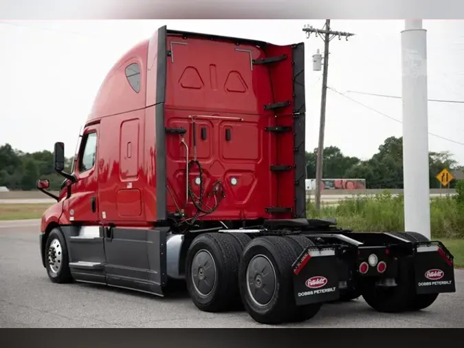 2021 FREIGHTLINER CASCADIA 126