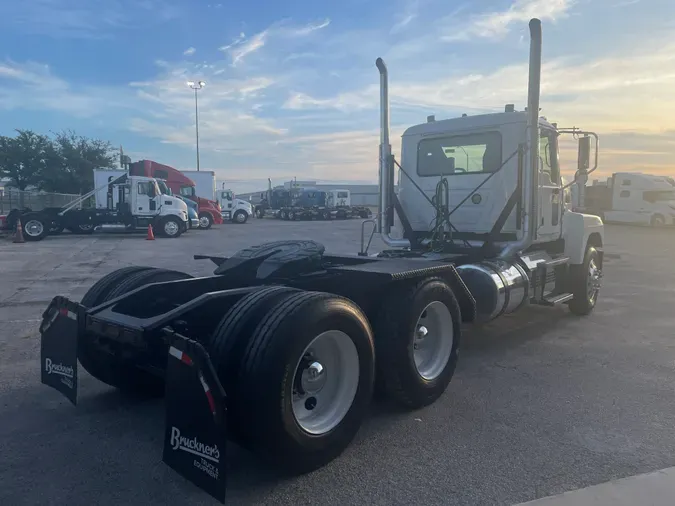 2019 MACK PI64T