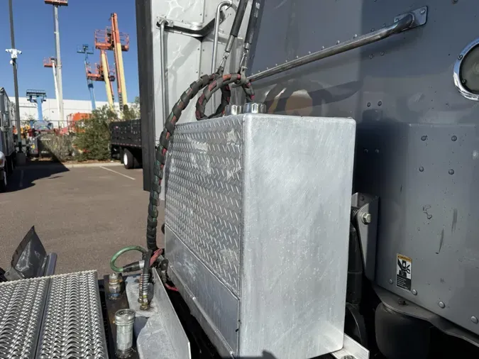 2020 Peterbilt 389