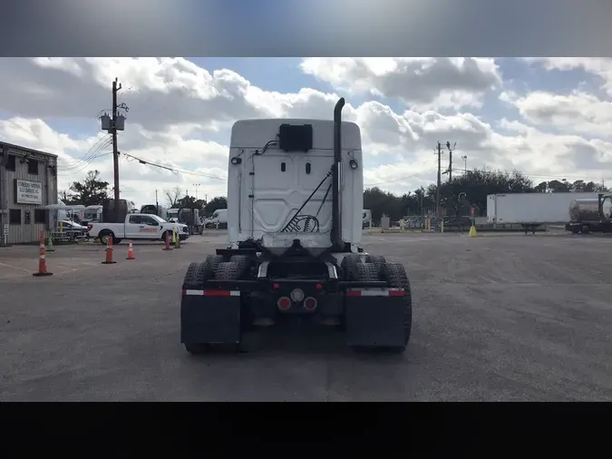 2021 Freightliner Cascadia 126