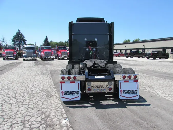 2024 Kenworth W990