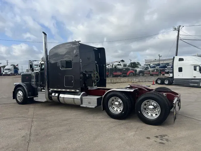 2021 Peterbilt 389