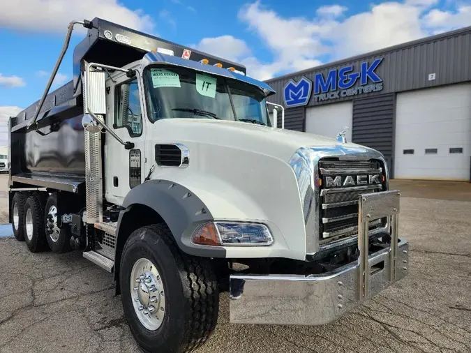  MACK GR64B