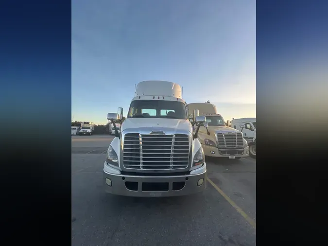 2017 FREIGHTLINER/MERCEDES CASCADIA 113