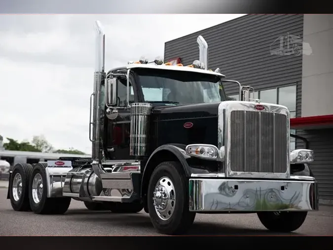 2025 PETERBILT 589