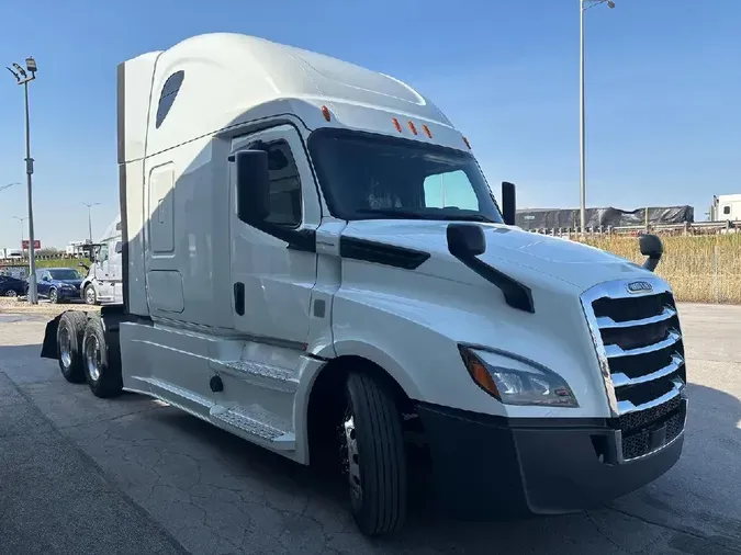 2020 FREIGHTLINER Cascadia 126