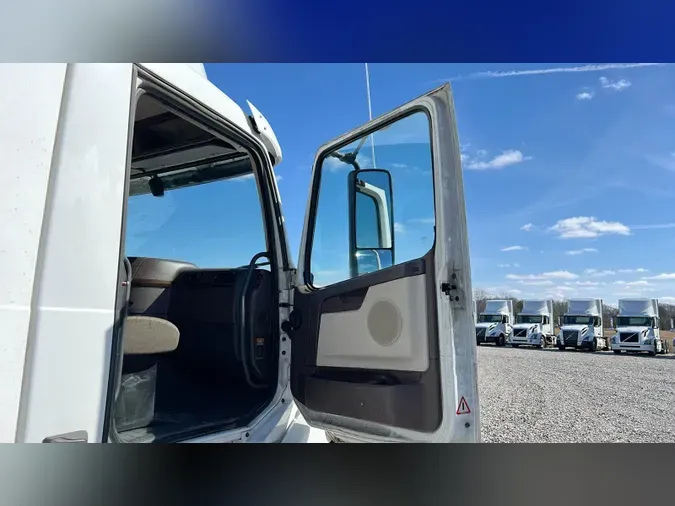 2018 Volvo VNL300